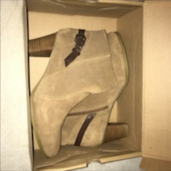 NWOT BASS ANKLE WEDGE BOOTS NEVER WORN - Picture 4 of 6